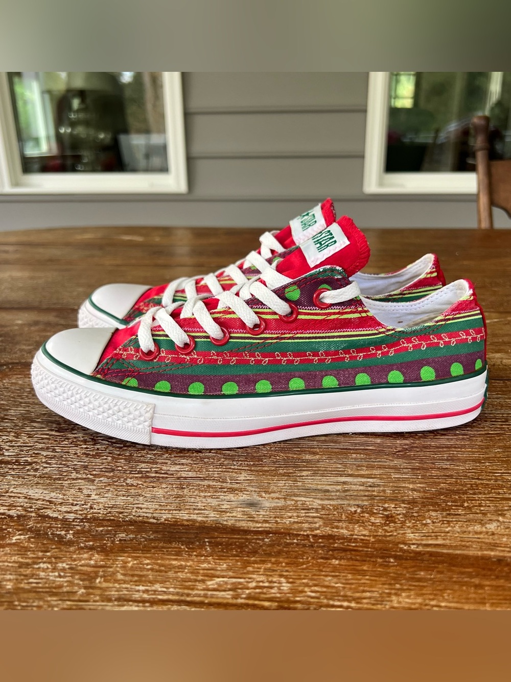 Converse Chuck Taylor All Star Low Top Holiday Sneakers Ribbons Ornaments W9 M7